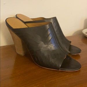 Report Signature black heels mules sz 9